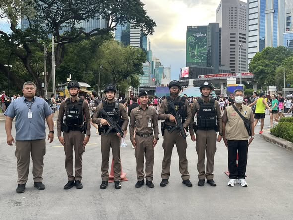 ภาพประกอบ Stop walk talk นักท่องเที่ยวชาวต่างชาติ ป้องกันเหตุใน สวนลุมพินี